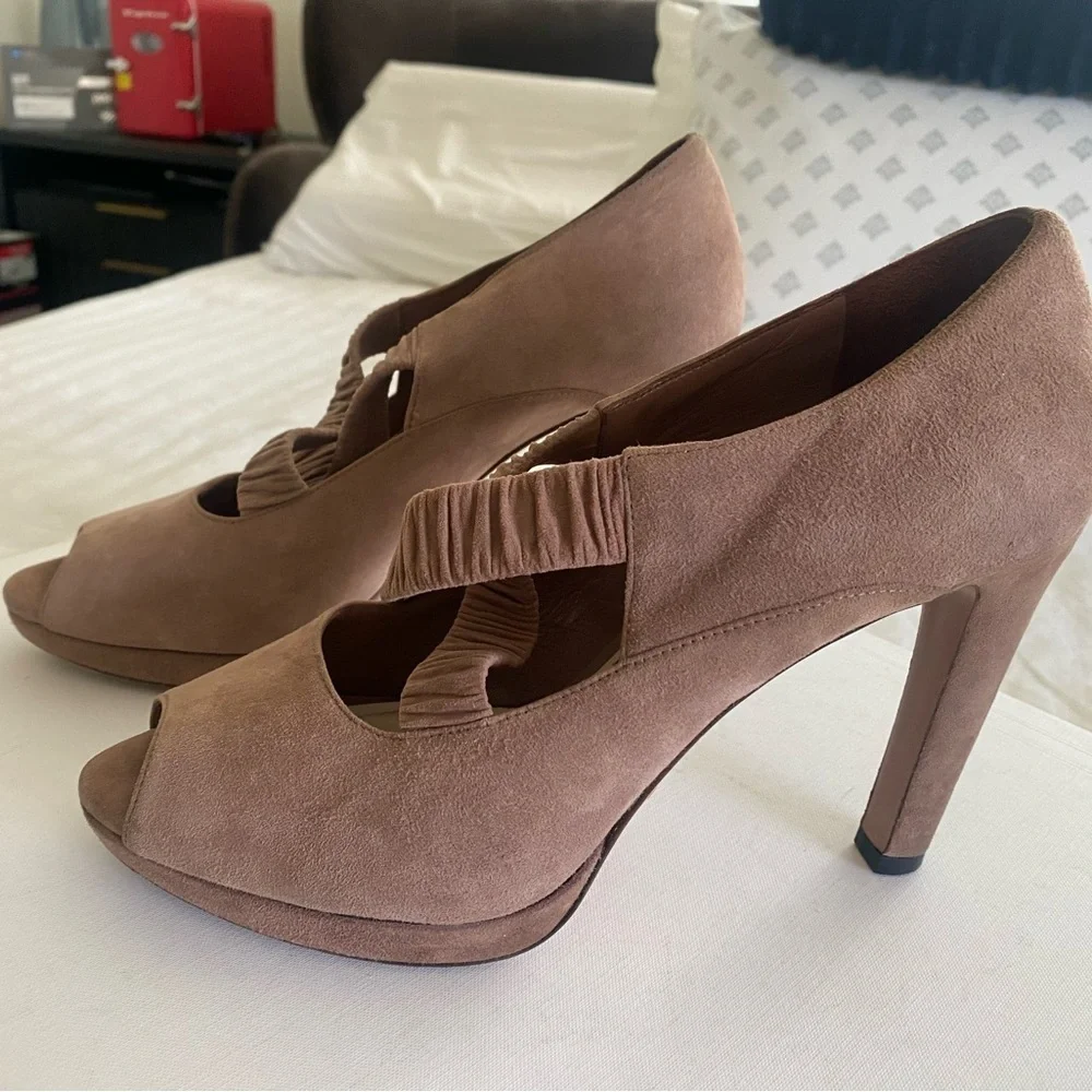 AUTHENTIC light pink Prada Heels Elegant Suede Design - Picture 8 of 14